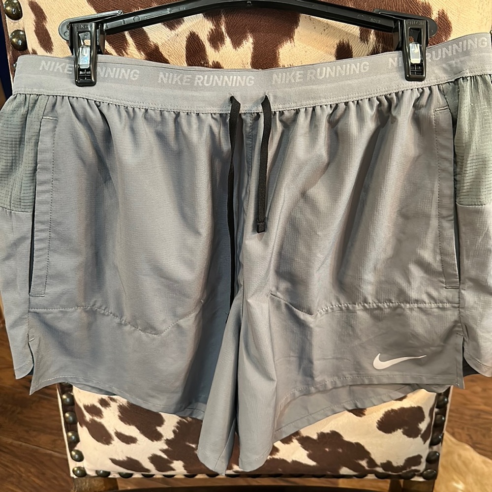 Men’s NIKE shorts, size M